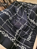 روسری ابریشم توییل سفید مشکی دور دست دوز کد ۰۲۰۲۴